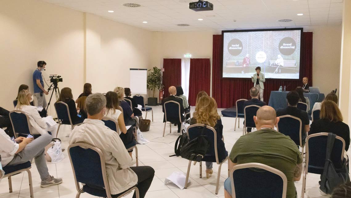 Silvia Podestà sul palco del Global Summit di Lazise