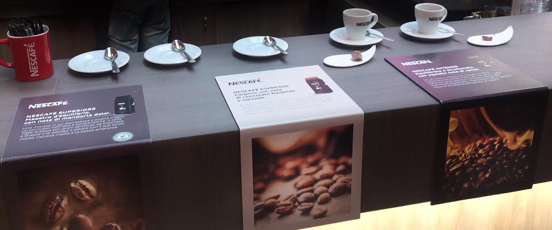 Materiali di comunicazione da banco per Nescafé in grani